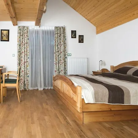 Gospodarstwo agroturystyczne Tourist Farm Mali Raj Dolenci