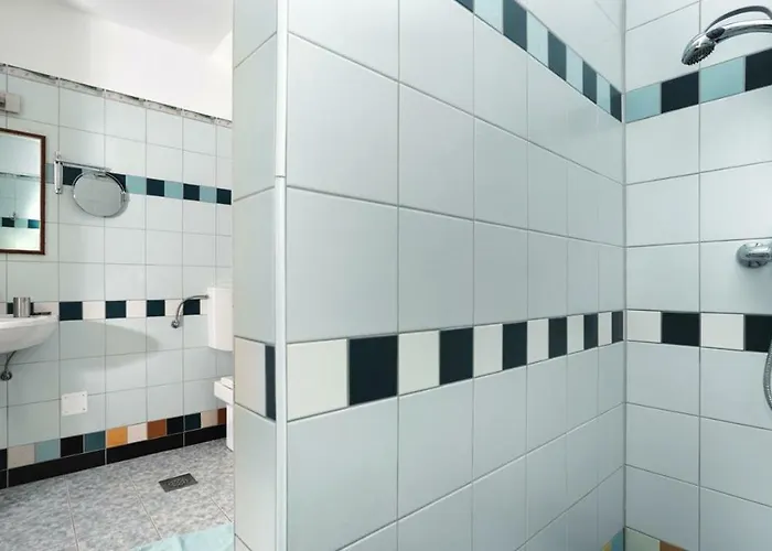 Lantgård Tourist Farm Mali Raj *